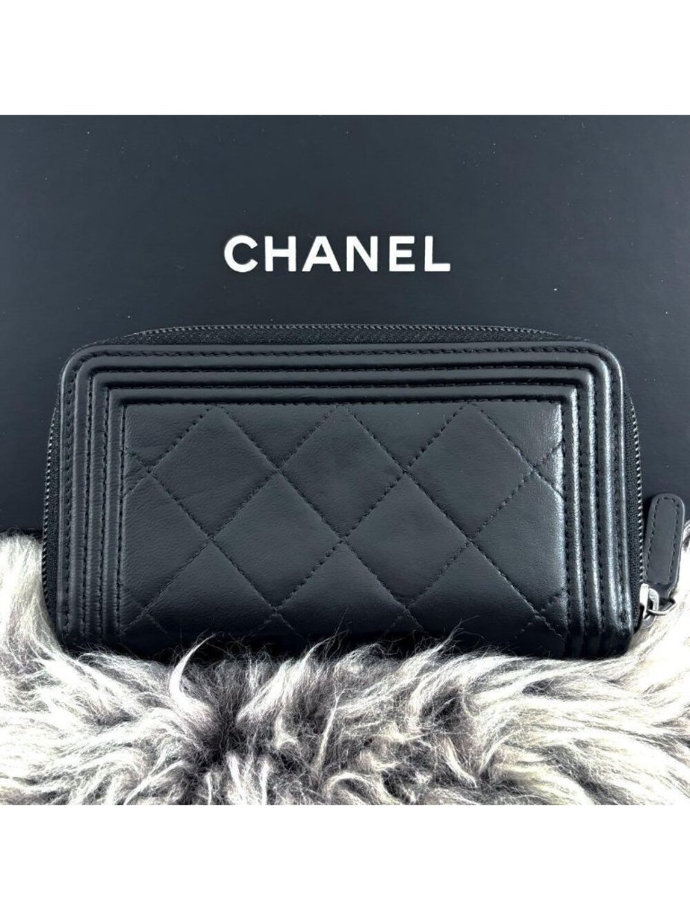 Chanel Wallet Boy Round - Picture 3 of 14